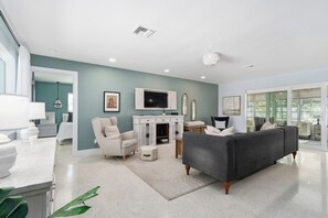 TV - Vina Del Mar 2/2 Wi-Fi Parking (St Pete Beach)