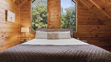 5 bedrooms, desk, iron/ironing board, travel crib