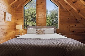 5 bedrooms, desk, iron/ironing board, travel cot - Log Cabin by the Lake|Hot Tub, Fire Pit, Games (Blue Ridge)