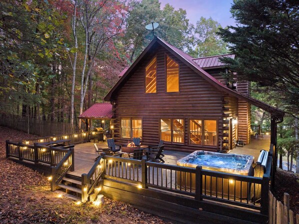 Terrace/patio - Log Cabin by the Lake|Hot Tub, Fire Pit, Games (Blue Ridge)