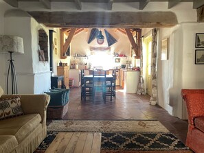 Living area - Serene 2-bedroom tower in Saint-Eutrope-de-Born (Saint-Eutrope-de-Born)