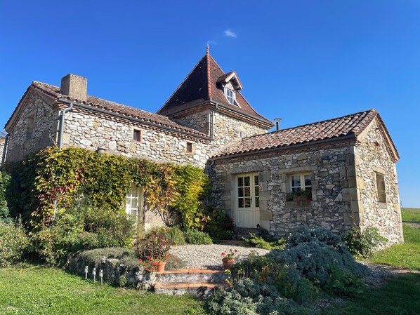 Exterior - Serene 2-bedroom tower in Saint-Eutrope-de-Born (Saint-Eutrope-de-Born)