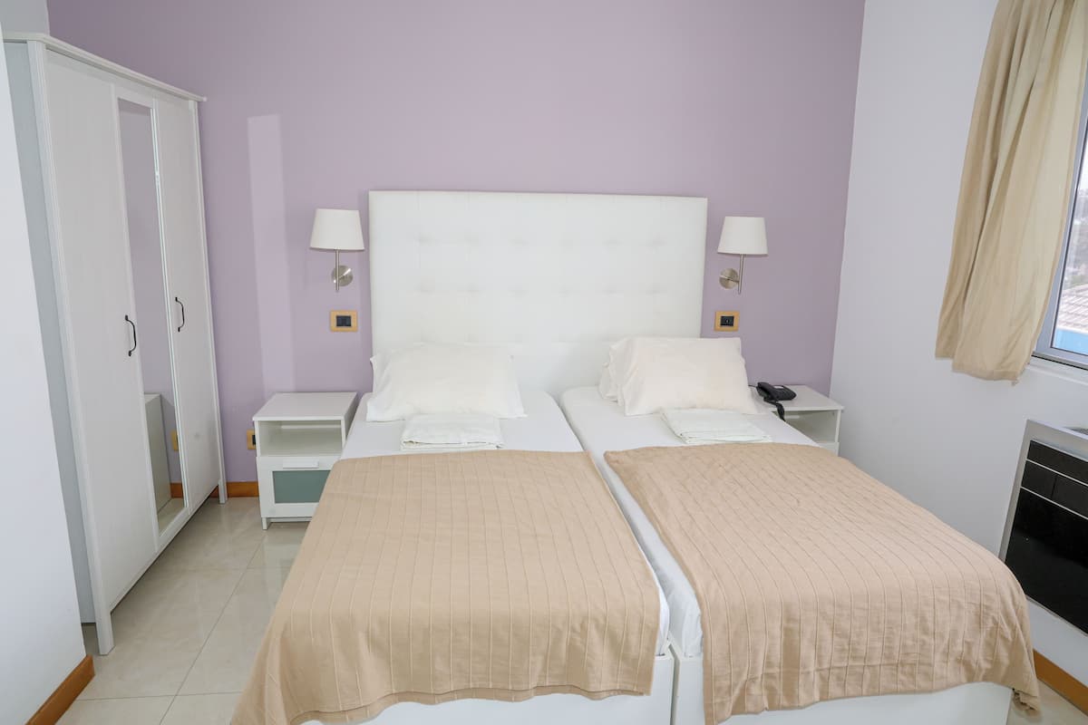 Caja de seguridad en la habitación y wifi gratis