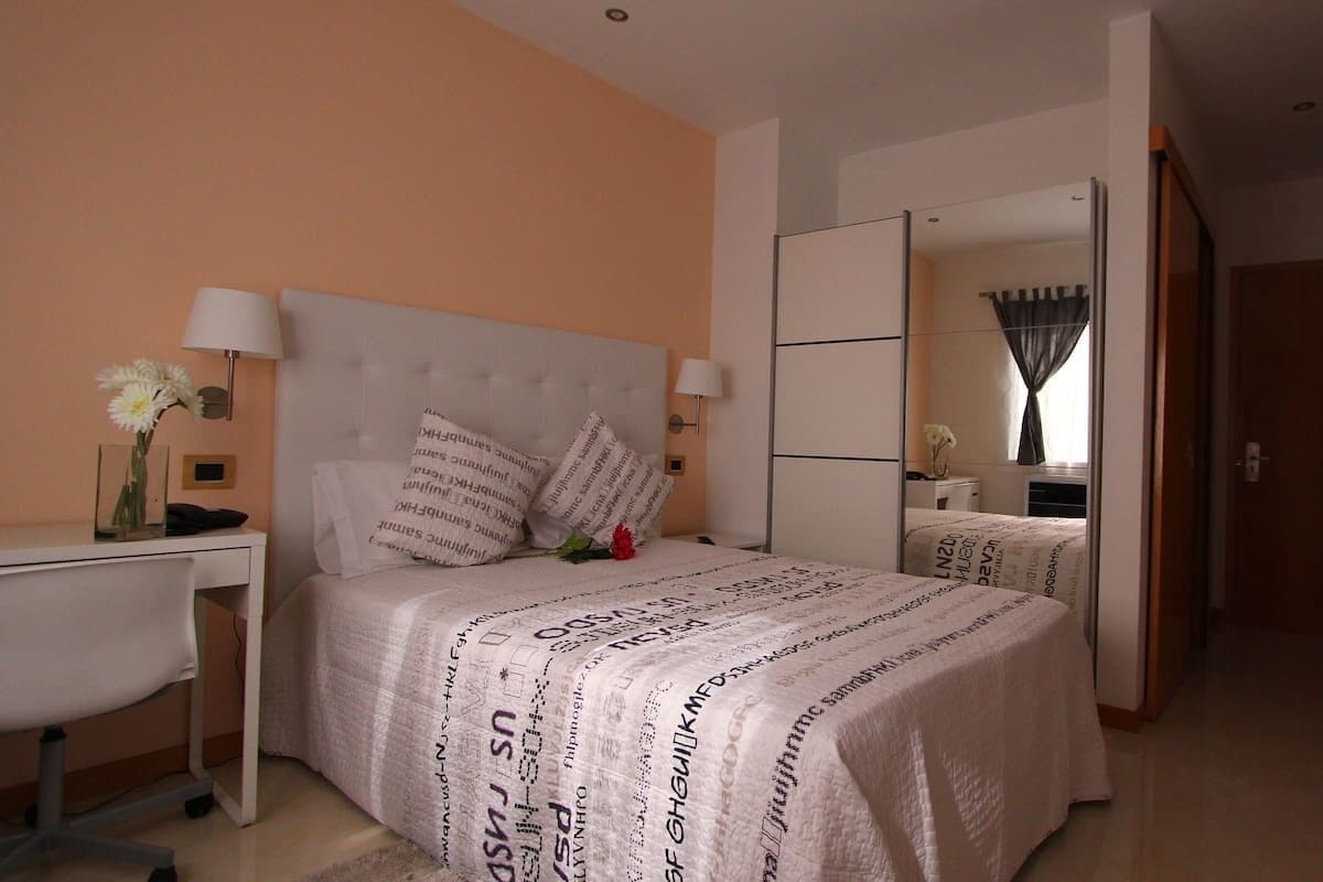 Doppia Comfort, vista città | Una cassaforte in camera, Wi-Fi gratuito