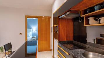 Familien-Studiosuite, Stadtblick | Zimmersafe, kostenloses WLAN