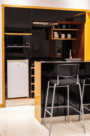 Family Studio Suite, City View | Private kitchen - Ocean Boutique Hotel (Mindelo)