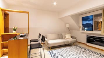 Suite monolocale familiare, vista città | Una cassaforte in camera, Wi-Fi gratuito