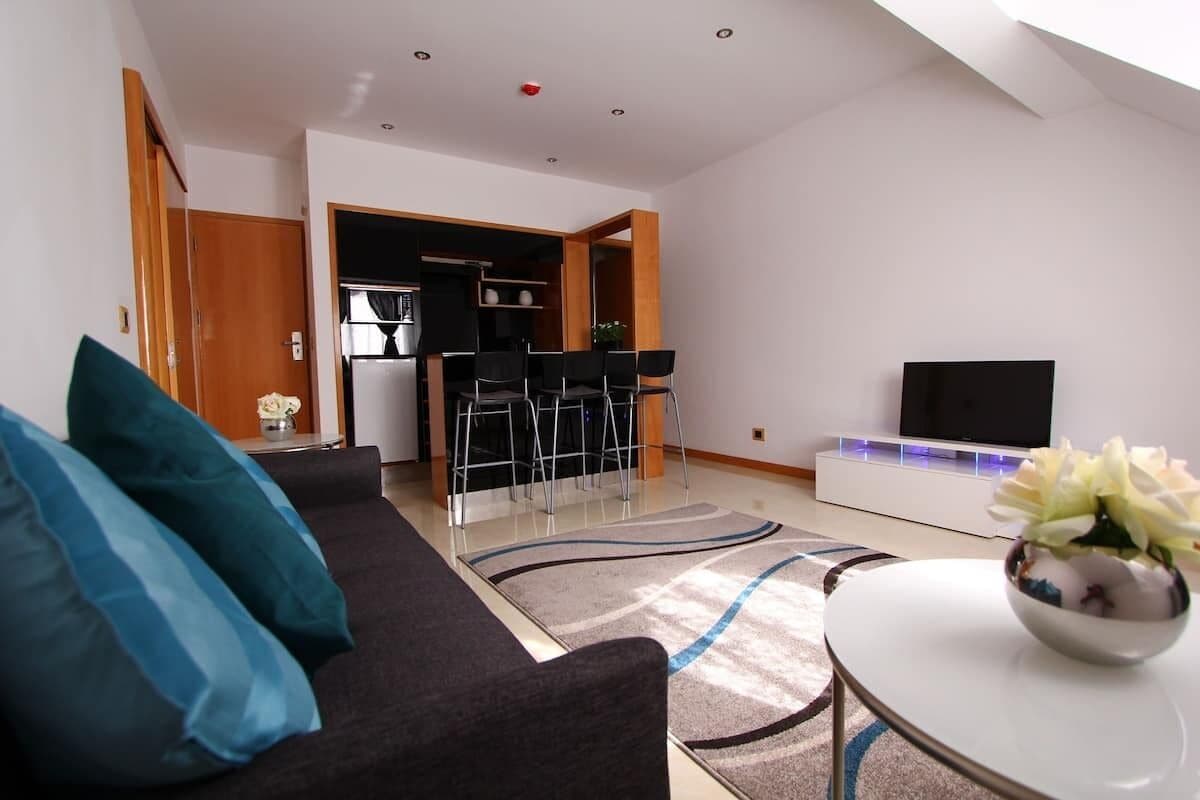 Suite monolocale familiare, vista città | Una cassaforte in camera, Wi-Fi gratuito