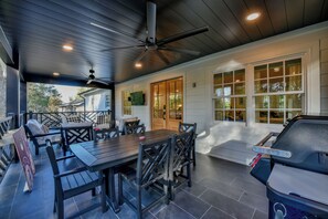 Outdoor dining - Welcome to Crimson Quarters - Half a mile from Bryant-Denny Stadium! (Tuscaloosa)