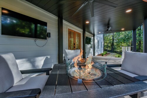 Welcome to Crimson Quarters - Half a mile from Bryant-Denny Stadium!