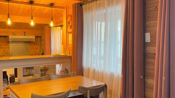 Familie huisje, uitzicht op oceaan | Woonruimte