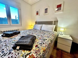 2 chambres, fer et planche à repasser, Wi-Fi gratuit, draps fournis