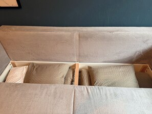 1 habitación, tabla de planchar con plancha, wifi y ropa de cama