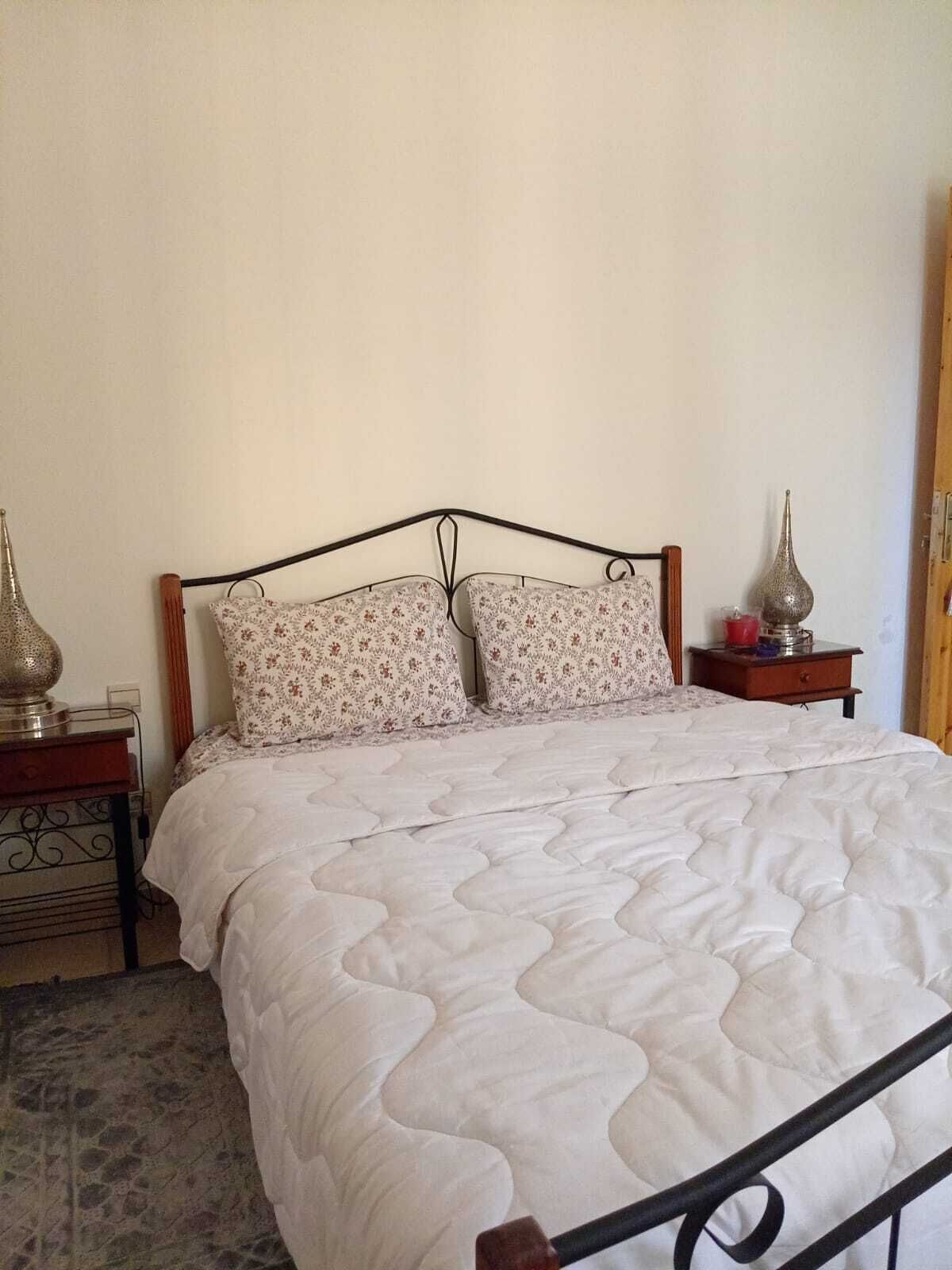 2 habitaciones, tabla de planchar con plancha, wifi y ropa de cama 