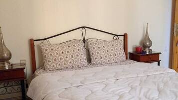 2 habitaciones, tabla de planchar con plancha, wifi y ropa de cama