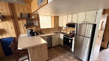 Refrigerador, microondas, horno, lavavajillas