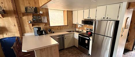 Réfrigérateur, micro-ondes, four, lave-vaisselle