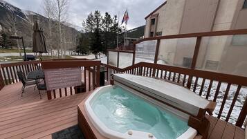 Bañera de hidromasaje exterior