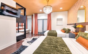 4 bedrooms, iron/ironing board, WiFi, bed sheets
