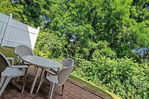 Charming 2-bedroom condo near fantastic Lake Winnipesaukee