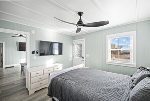 Tabla de planchar con plancha, wifi y ropa de cama 