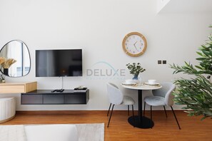 Dining - High-Floor Studio,Walking Distance to the Park & 15-Min Drive to Miracle Garden (Dubai)