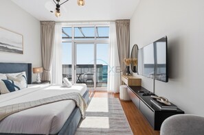 In-room safe, iron/ironing board, free WiFi, bed sheets - High-Floor Studio,Walking Distance to the Park & 15-Min Drive to Miracle Garden (Dubai)