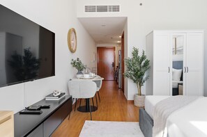 In-room safe, iron/ironing board, free WiFi, bed sheets - High-Floor Studio,Walking Distance to the Park & 15-Min Drive to Miracle Garden (Dubai)