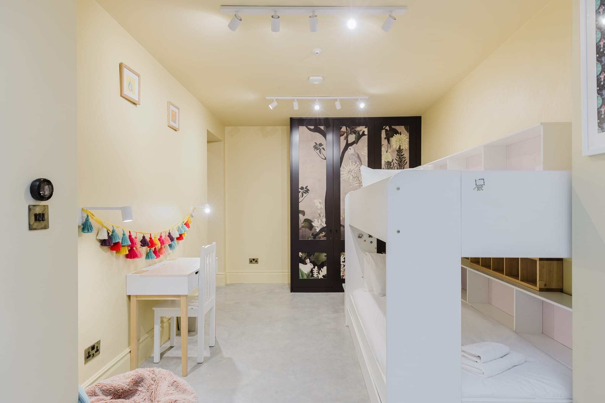 2 bedrooms, iron/ironing board, Internet, bed sheets