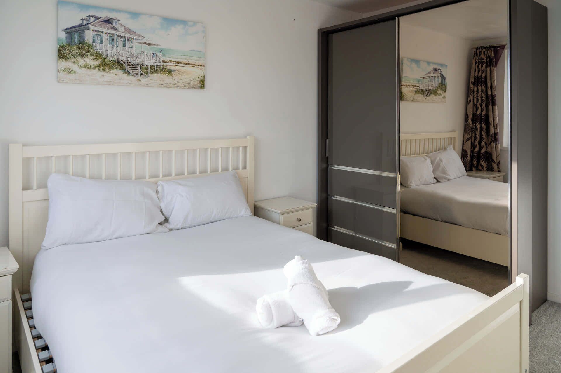 3 bedrooms, iron/ironing board, internet, bed sheets