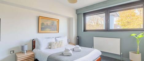 Iron/ironing board, Internet, bed sheets