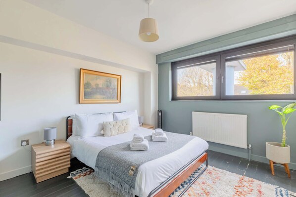 Bügeleisen/Bügelbrett, Internetzugang, Bettwäsche