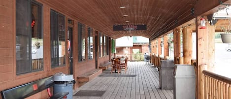 屋外ダイニングエリア