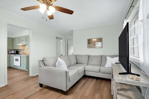 Living area - Guadalupe Bend Hideaway For 5 (New Braunfels)