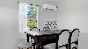 Rumah, Beberapa Tempat Tidur, patio (Guadalupe Bend Hideaway) | Tempat makan
