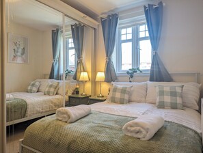 4 bedrooms, desk, iron/ironing board, free WiFi