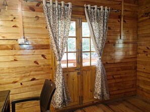 Classic Double Room | Desk