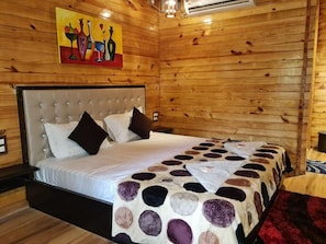 Classic Double Room | Desk - Hotel Yash Nyahari Niwas (Malvan)