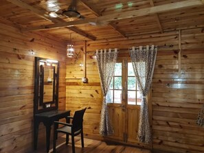 Classic Double Room | Desk