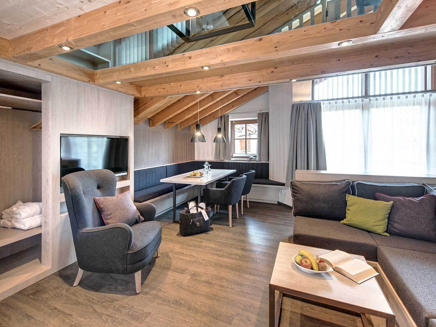 Suite, Garden View | Living area