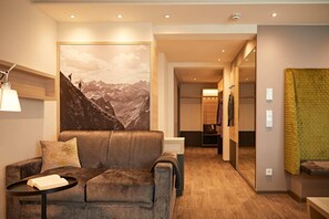 Deluxe Double Room, Garden View | Interior - Hotel Restaurant Die Krone (Immenstadt im Allgaeu)