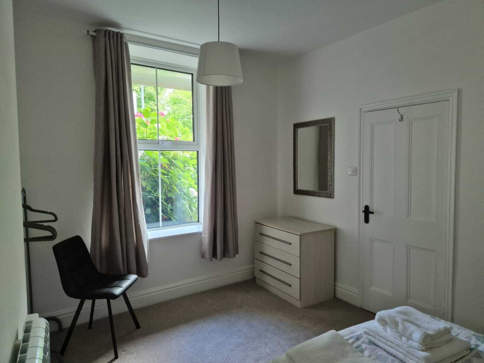 1 غرفة نوم ومكواة/لوح كي وواي فاي وملاءات أسرّة