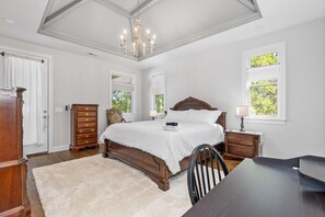 4 Schlafzimmer, Schreibtisch, Bügeleisen/Bügelbrett, Reisekinderbett