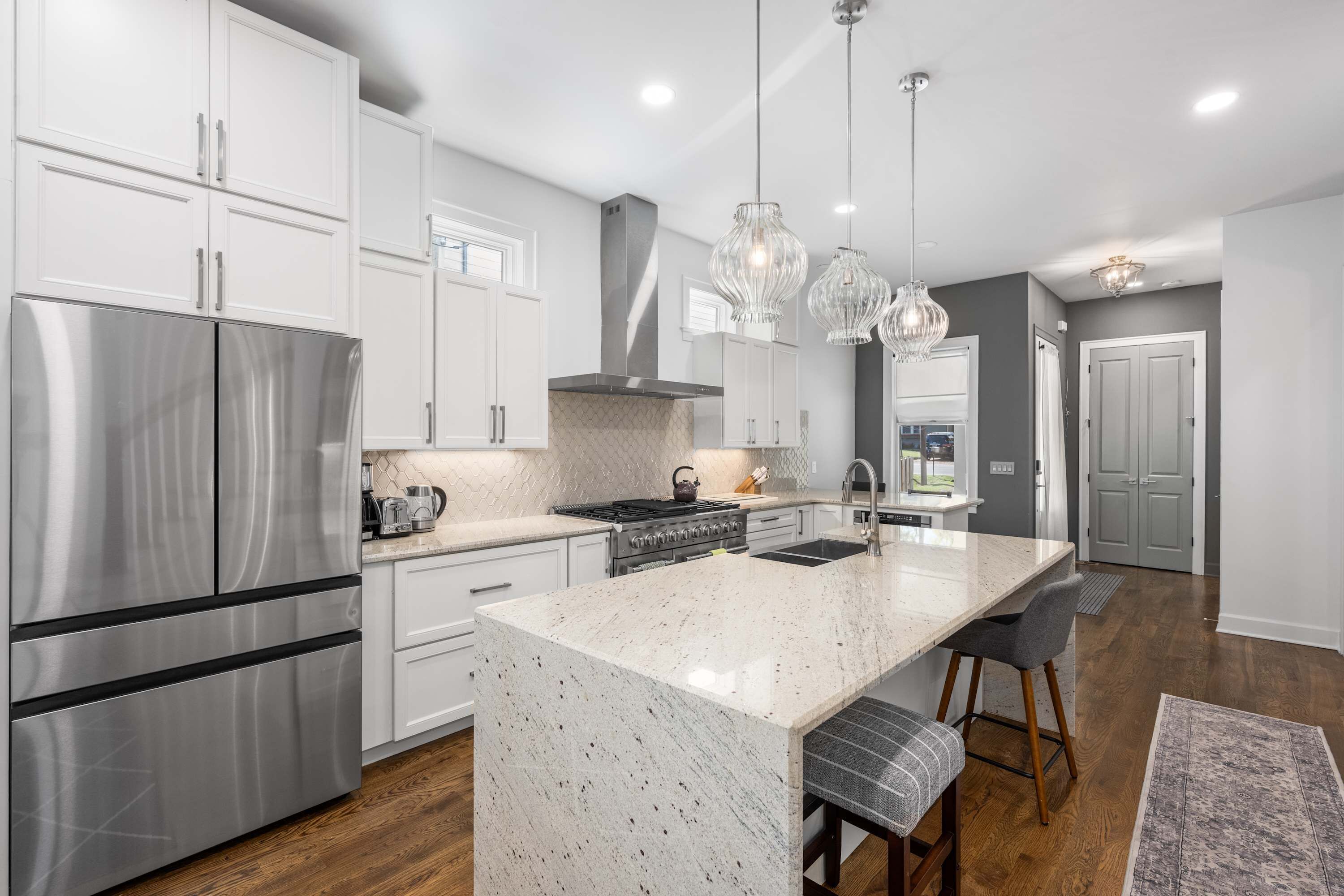 Kylskåp, mikrovågsugn, ugn och spishäll