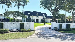 Hus | 5 soverom og internett