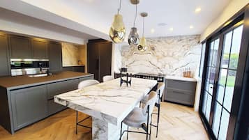 Ferienhaus | 5 Schlafzimmer, Schreibtisch, Internetzugang