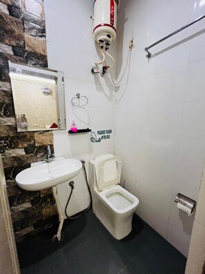 مستلزمات مجانية للعناية الشخصية، صابون، شامبو، ورق حمّام