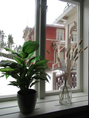 Comfort-lejlighed - 2 soveværelser - køkken - bakkeudsigt | Haveudsigt