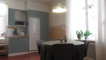 Apartamento Confort, 2 habitaciones, cocina, vistas a la colina | Cocina privada