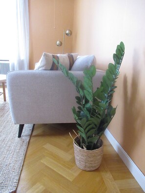 Comfort Apartment, 2 Bedrooms, Kitchen, Hill View | Living area